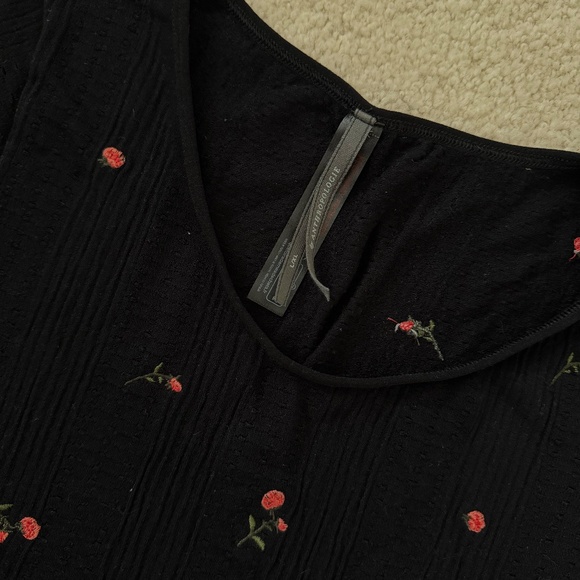 The LyreBird Pointelle Seamless Babydoll Tee - Picture 2 of 4